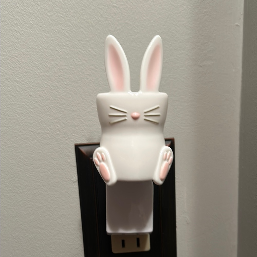 Bath and Body Works Bunny Wallflower Plug In